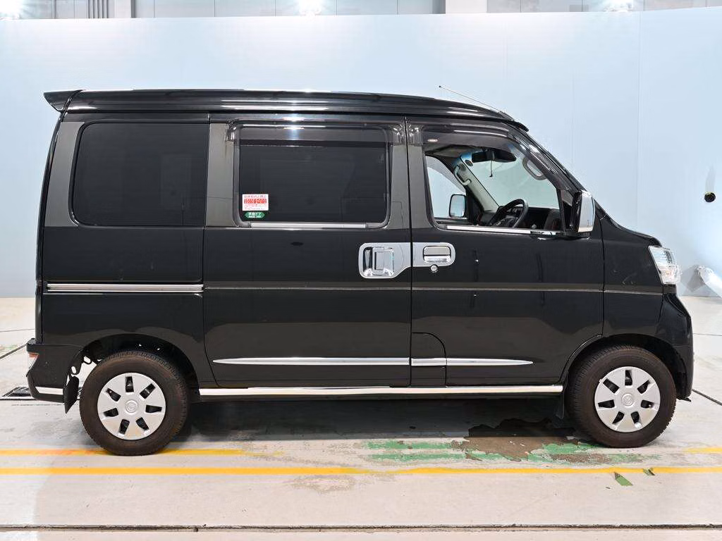 TOYOTA PIXIS VAN