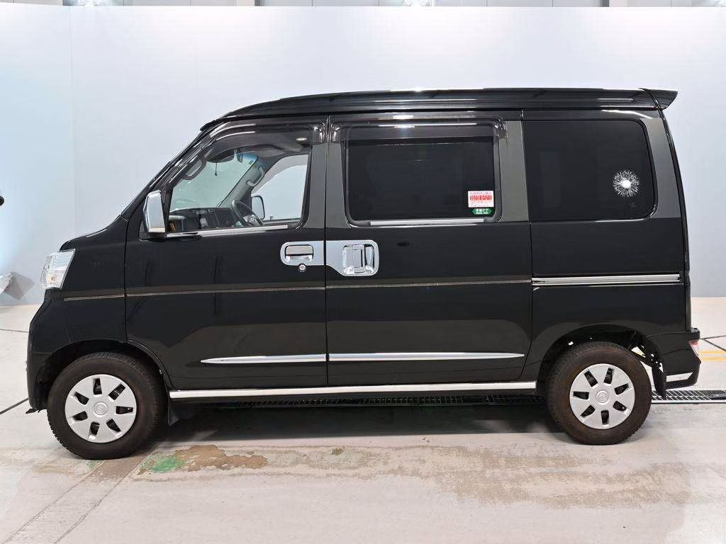 TOYOTA PIXIS VAN