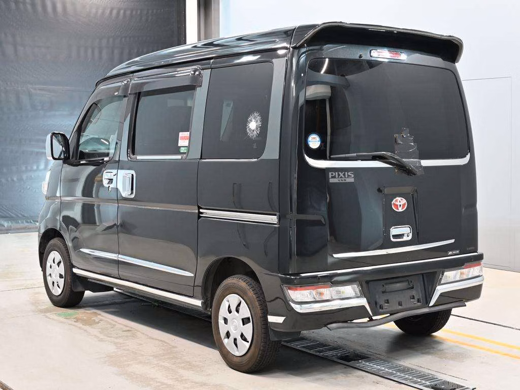 TOYOTA PIXIS VAN