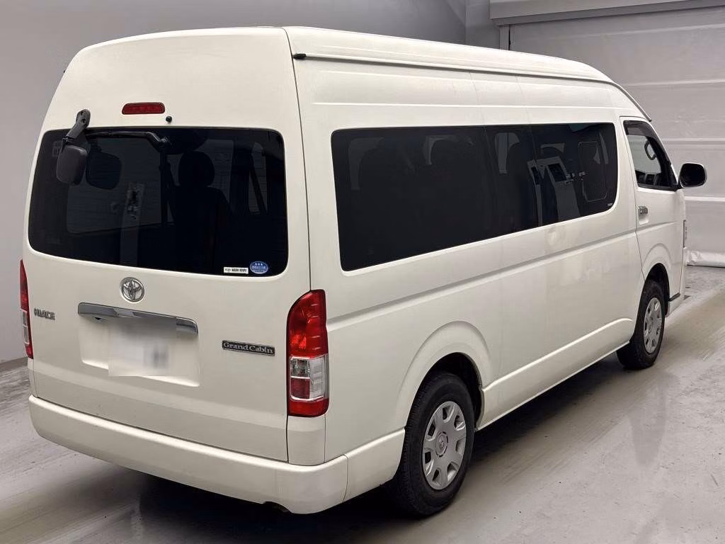 TOYOTA HIACE