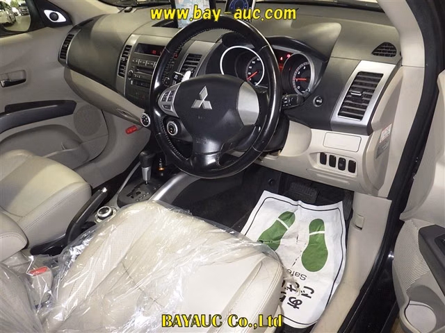 MITSUBISHI OUTLANDER