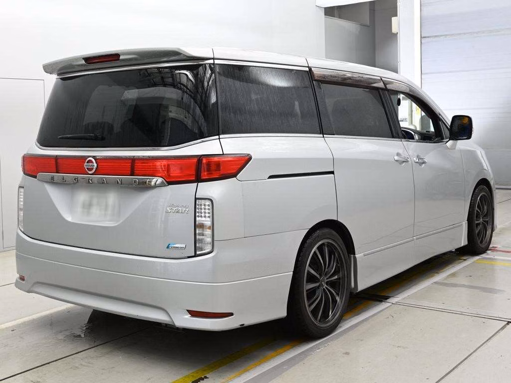 NISSAN ELGRAND
