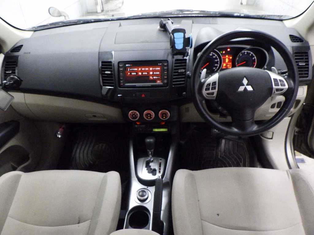 MITSUBISHI OUTLANDER