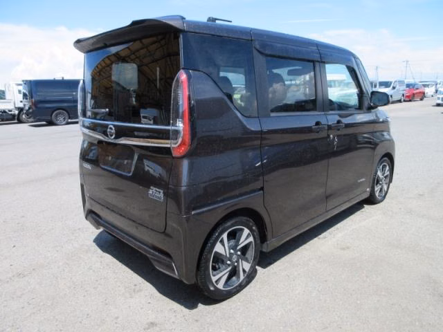 NISSAN ROOX