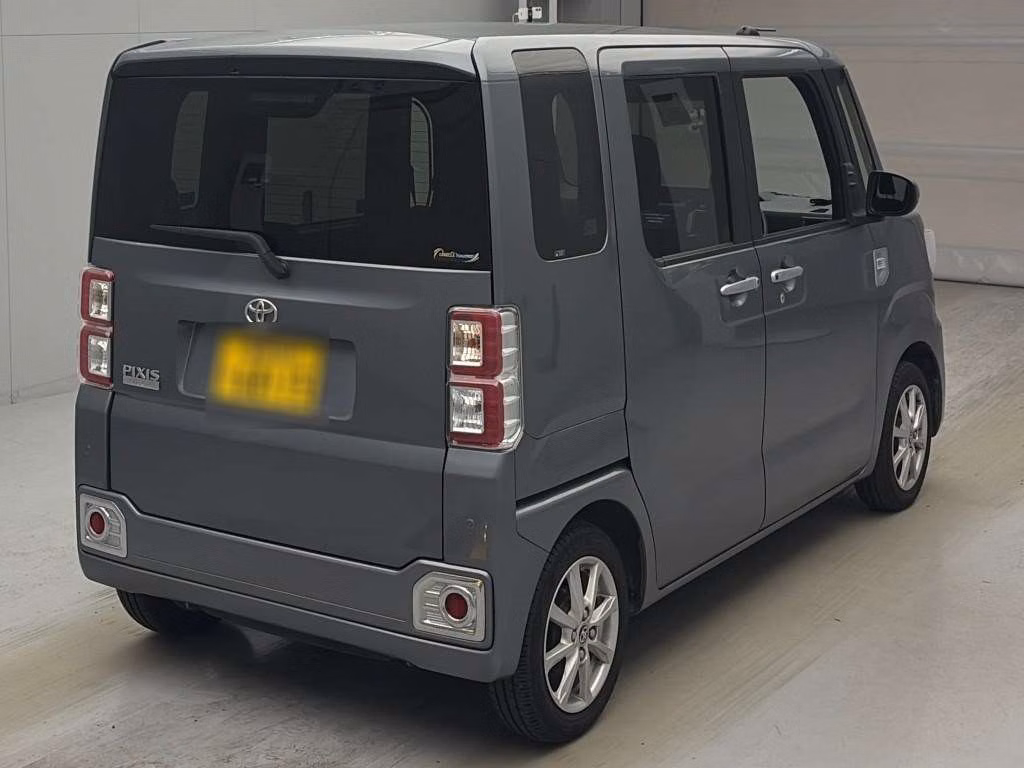 TOYOTA PIXIS MEGA