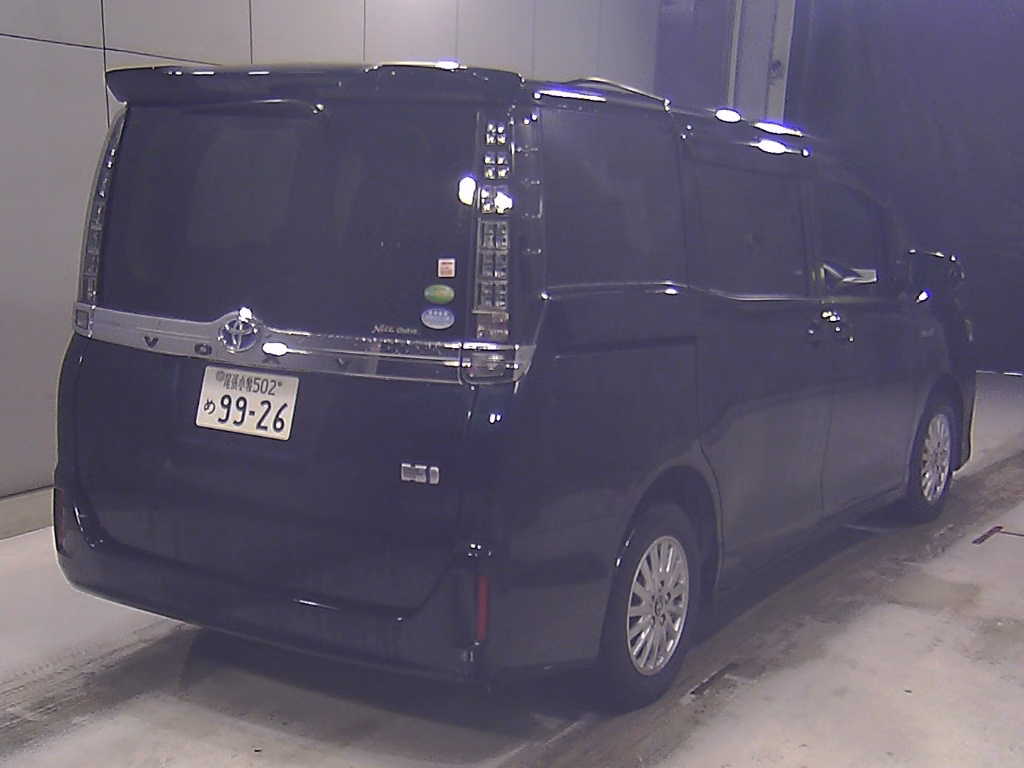TOYOTA VOXY