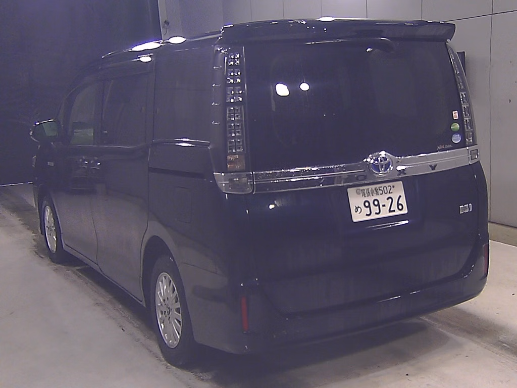 TOYOTA VOXY