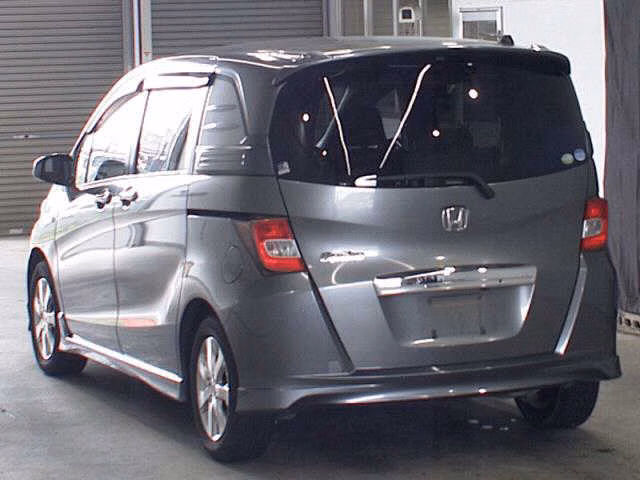 HONDA FREED SPIKE