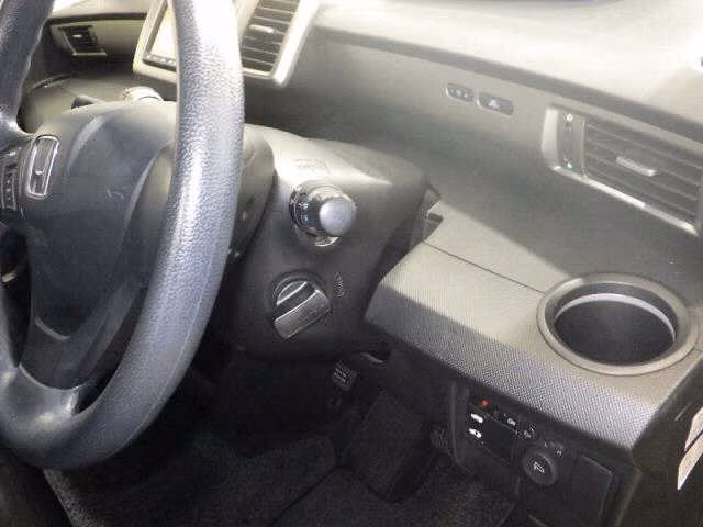 HONDA FREED SPIKE
