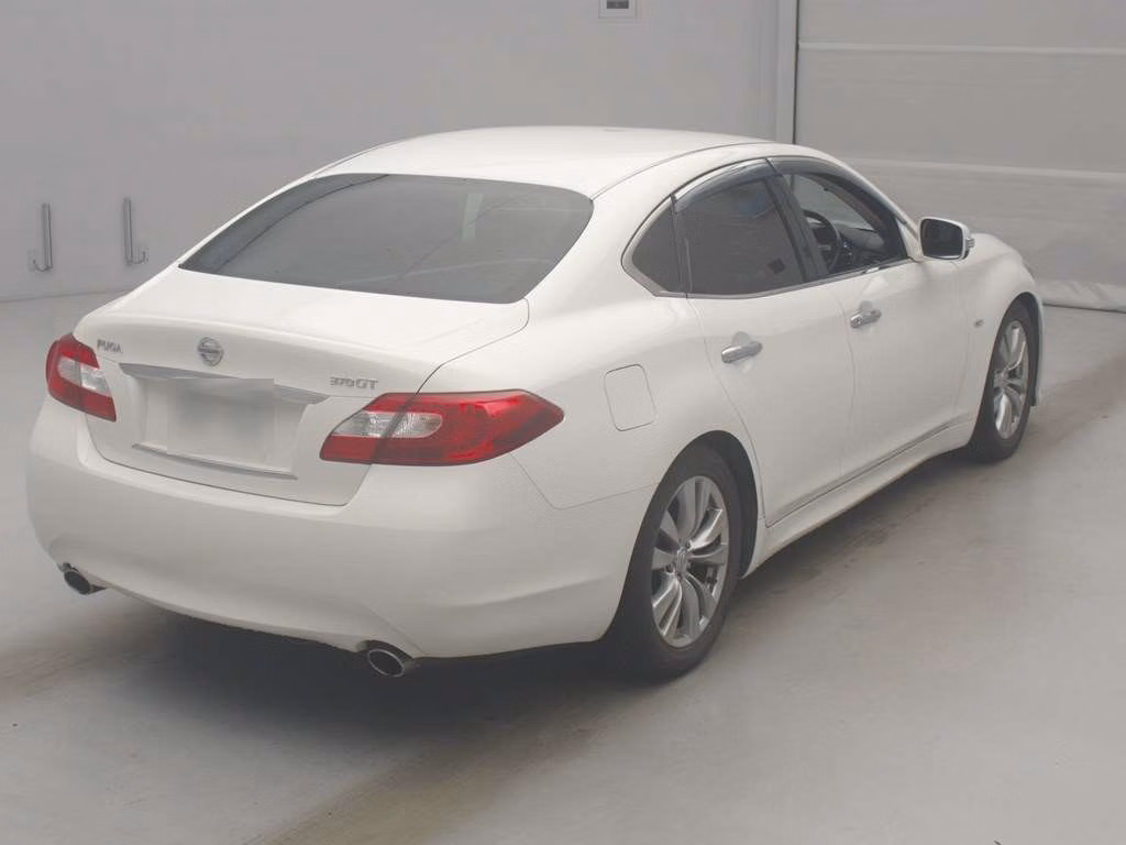 NISSAN FUGA
