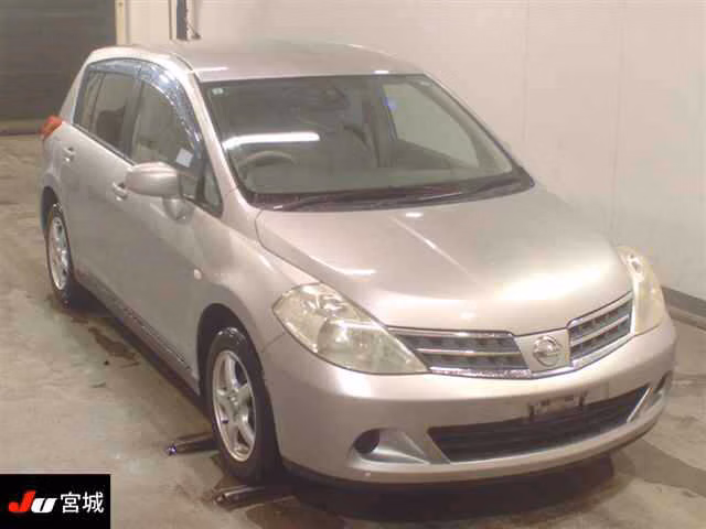 NISSAN TIIDA