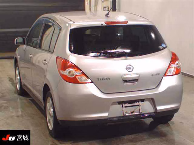 NISSAN TIIDA