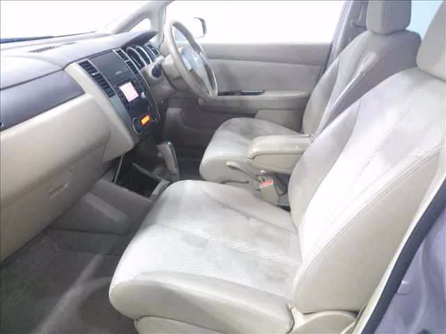 NISSAN TIIDA