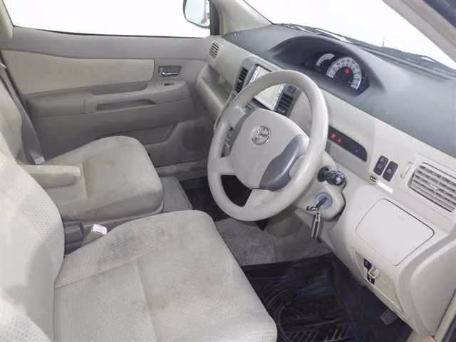 TOYOTA RAUM