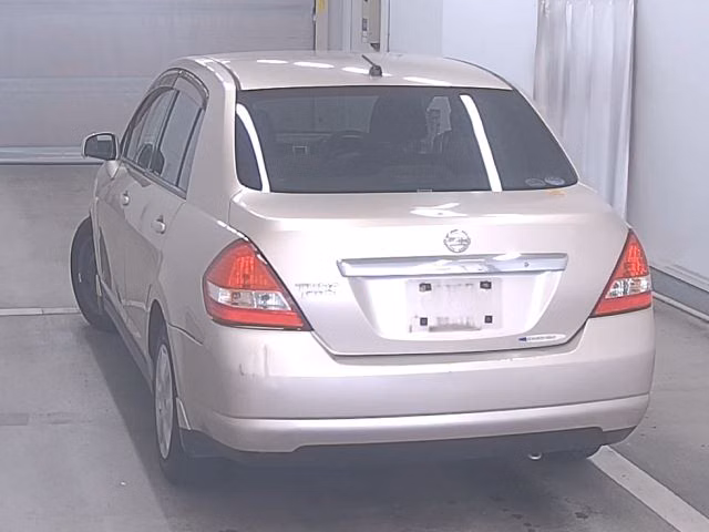 NISSAN TIIDA LATIO