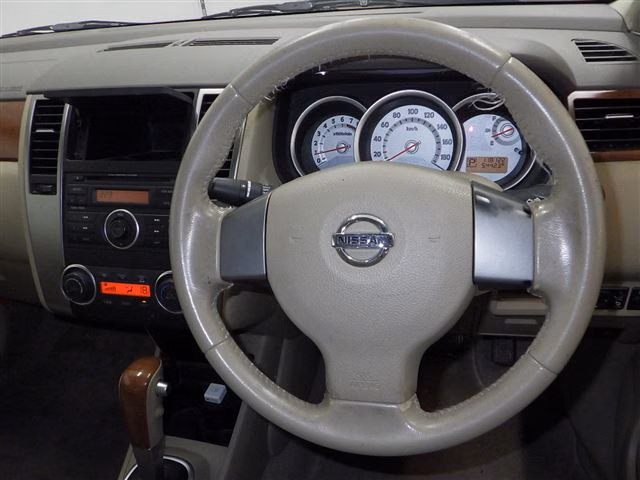 NISSAN TIIDA LATIO