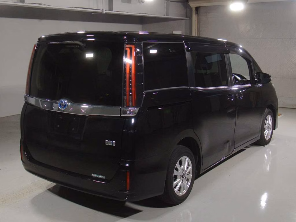 TOYOTA NOAH