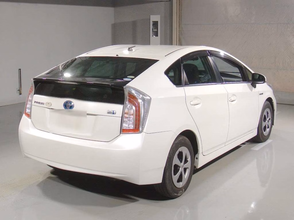 TOYOTA PRIUS