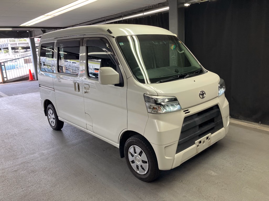 TOYOTA PIXIS VAN