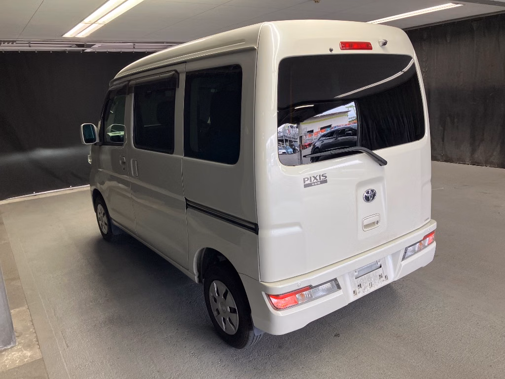 TOYOTA PIXIS VAN