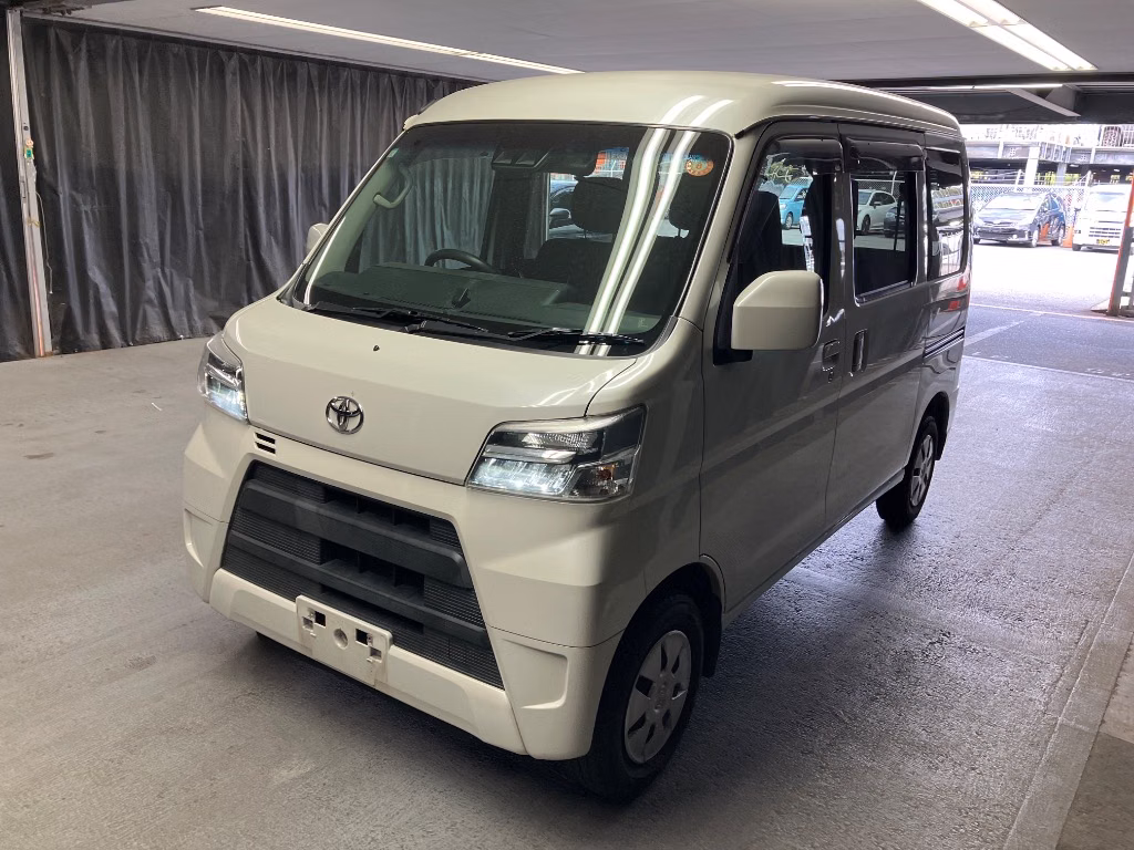 TOYOTA PIXIS VAN