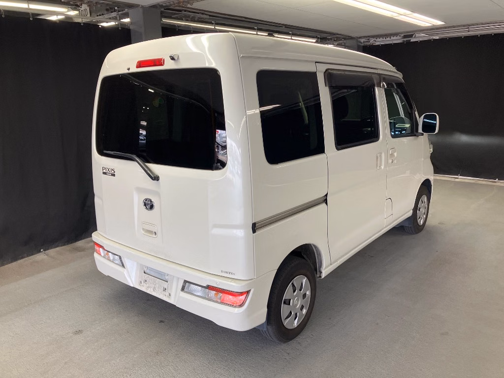 TOYOTA PIXIS VAN