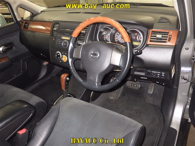 NISSAN TIIDA LATIO