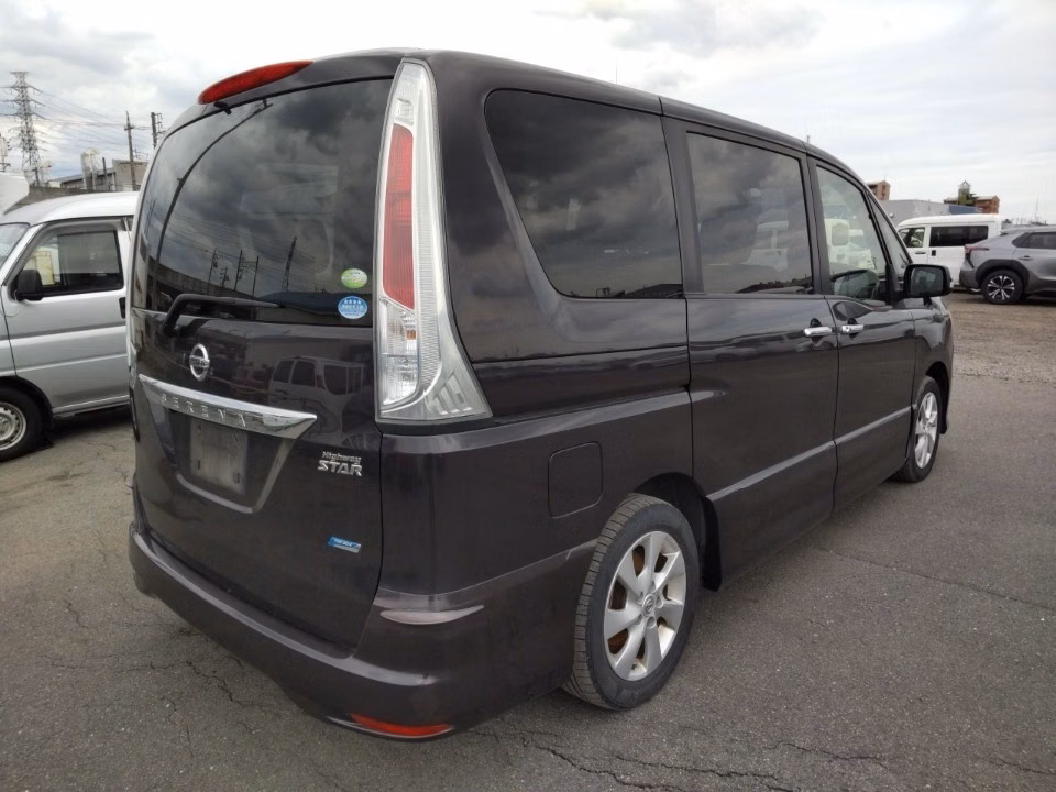 NISSAN SERENA