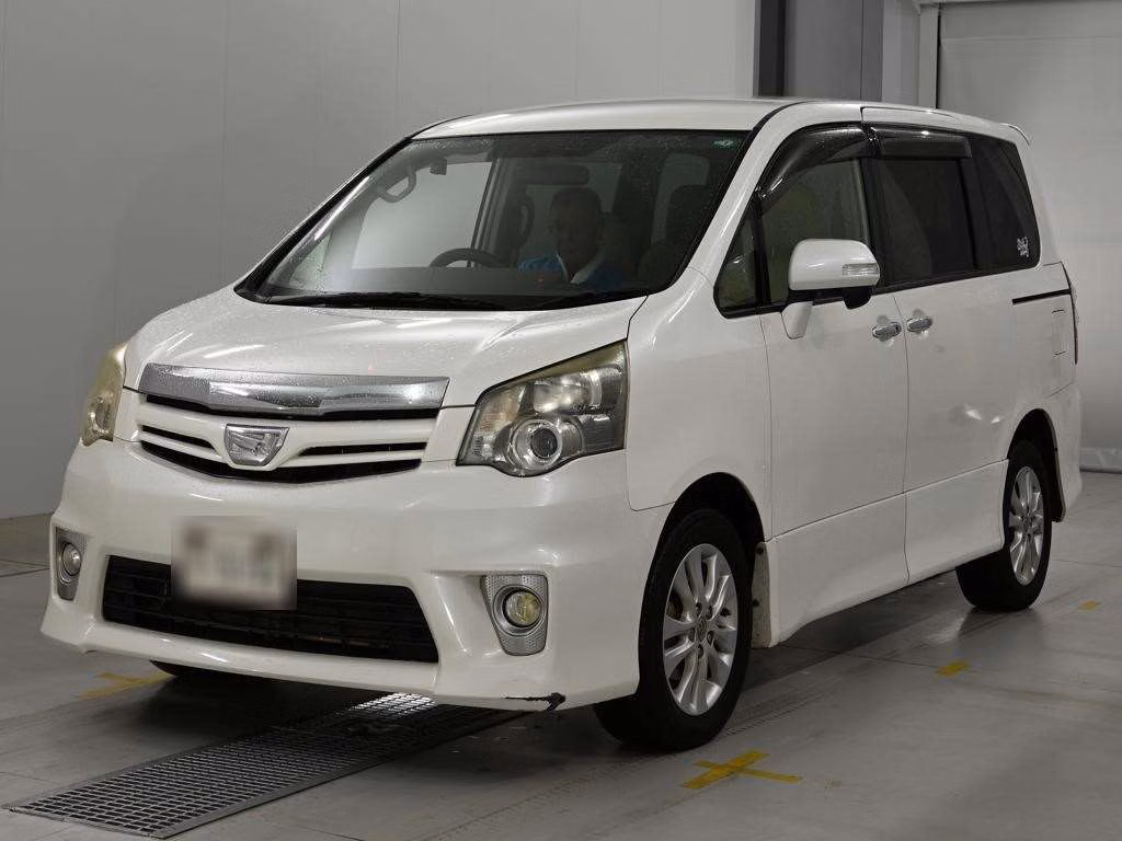 TOYOTA NOAH