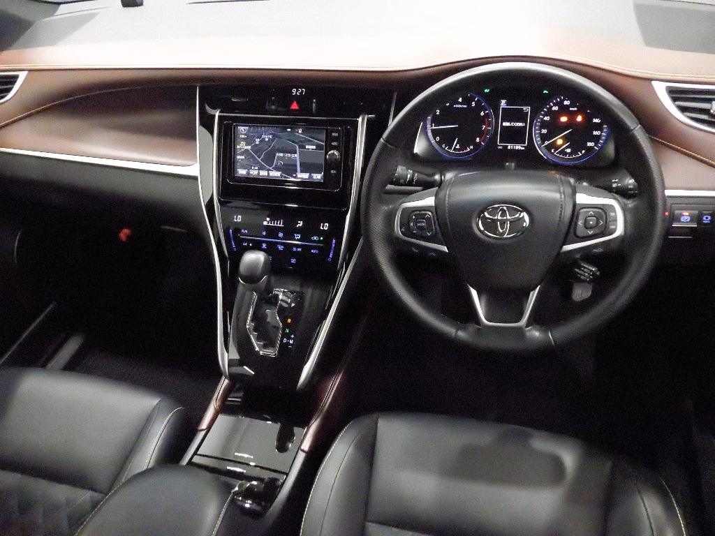TOYOTA HARRIER