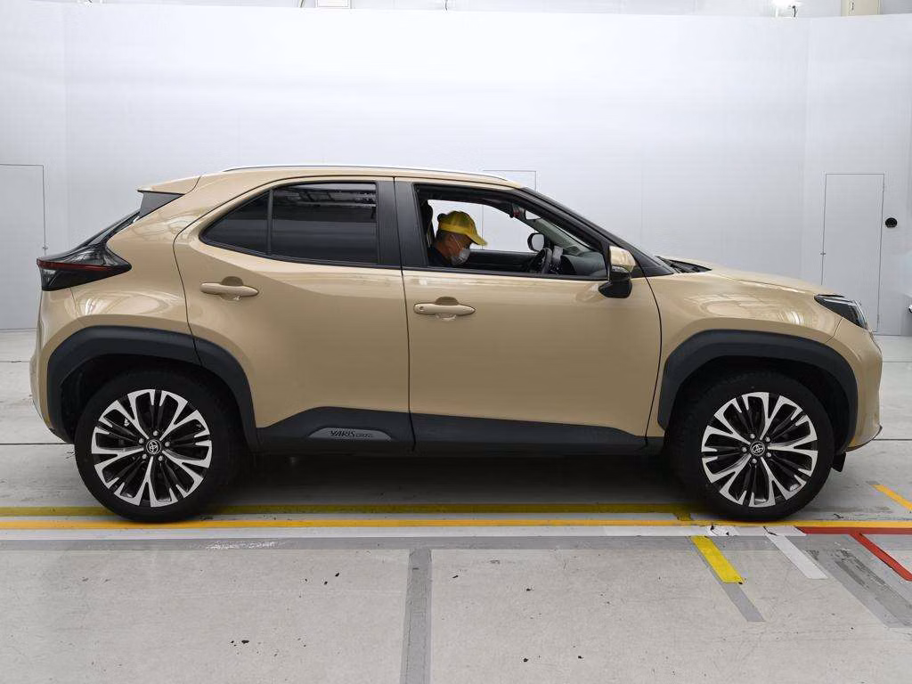 TOYOTA YARIS CROSS