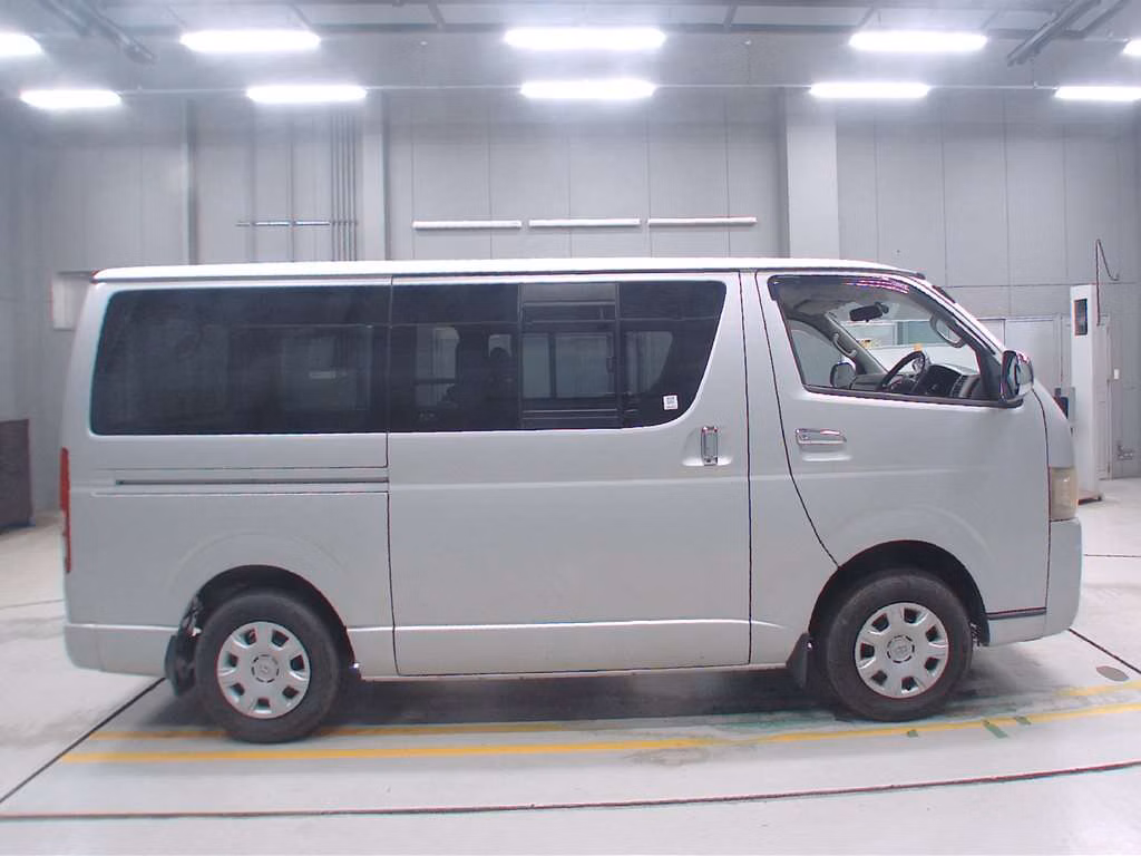 TOYOTA REGIUS ACE