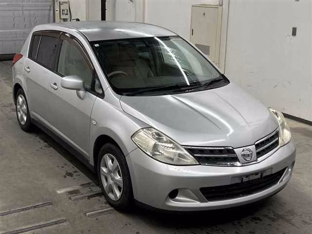 NISSAN TIIDA