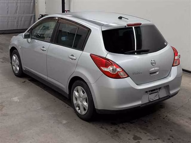 NISSAN TIIDA