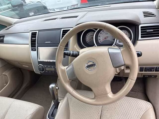 NISSAN TIIDA