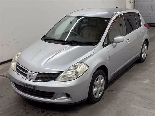 NISSAN TIIDA