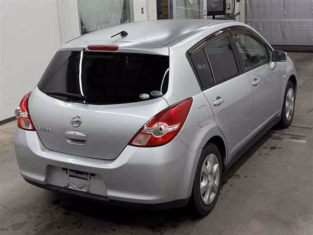 NISSAN TIIDA