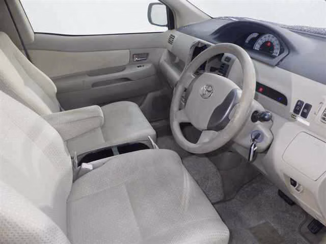 TOYOTA RAUM