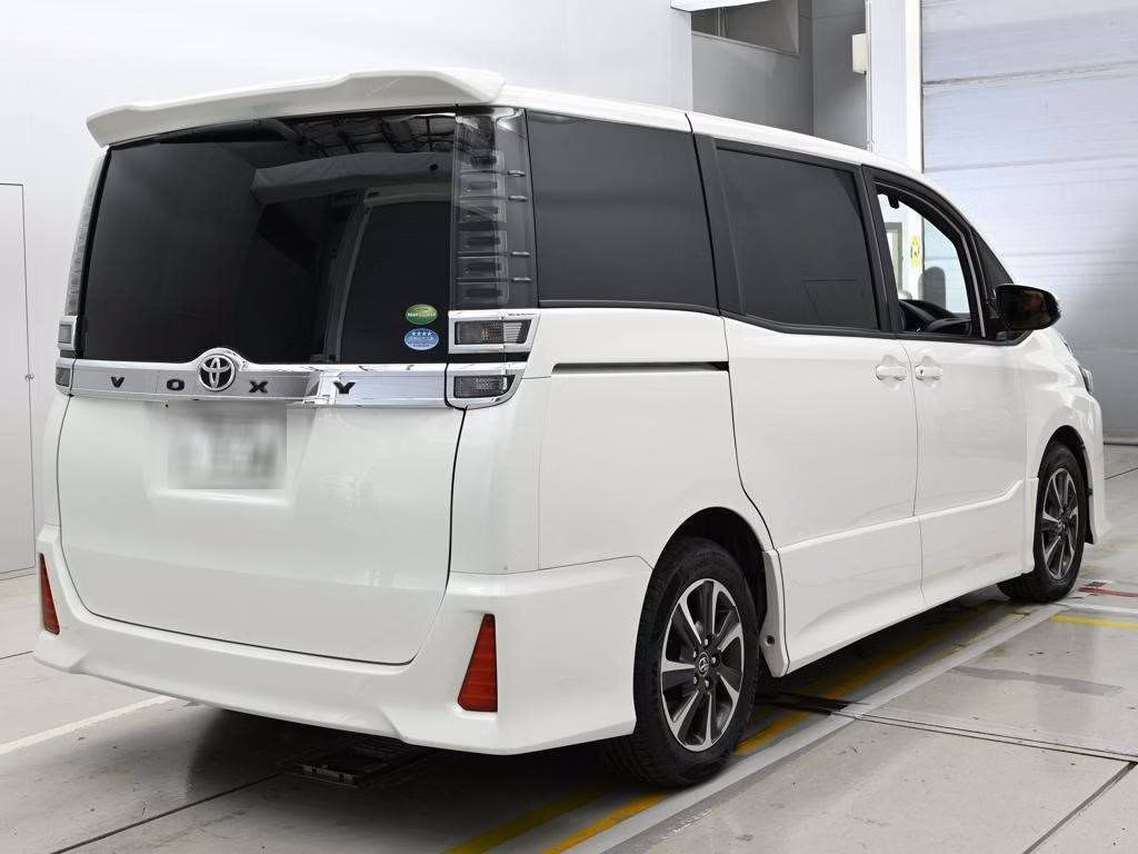 TOYOTA VOXY