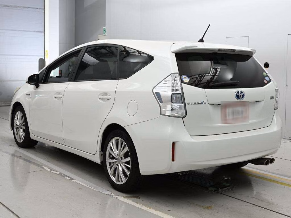 TOYOTA PRIUS ALPHA