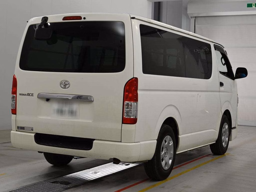 TOYOTA REGIUS ACE