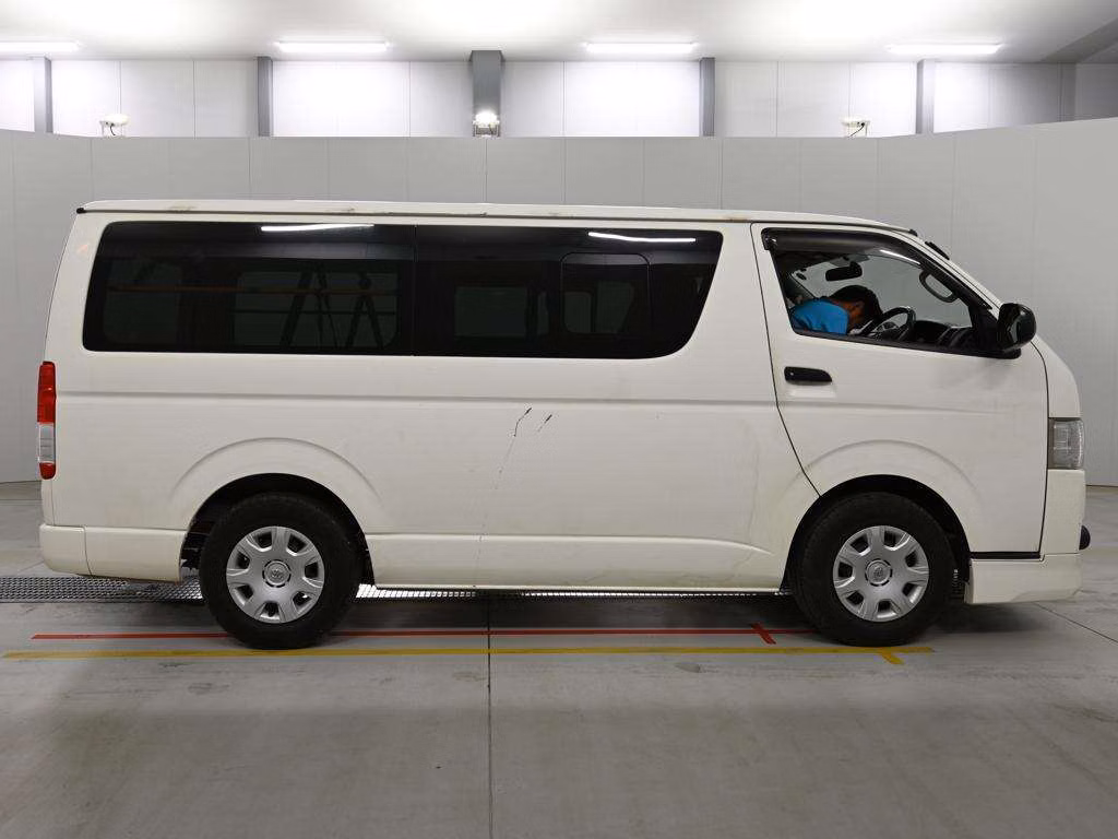 TOYOTA REGIUS ACE