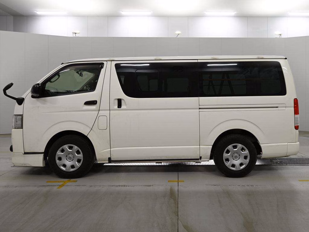 TOYOTA REGIUS ACE
