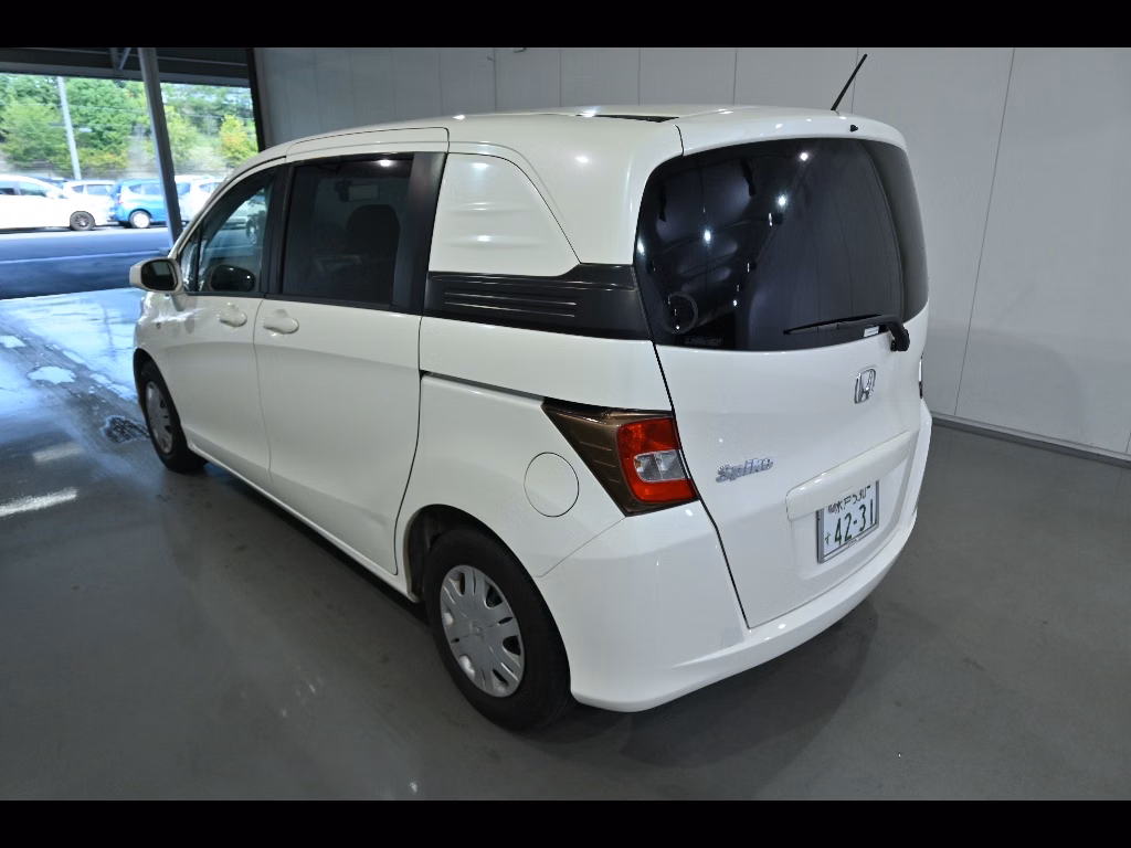 HONDA FREED SPIKE