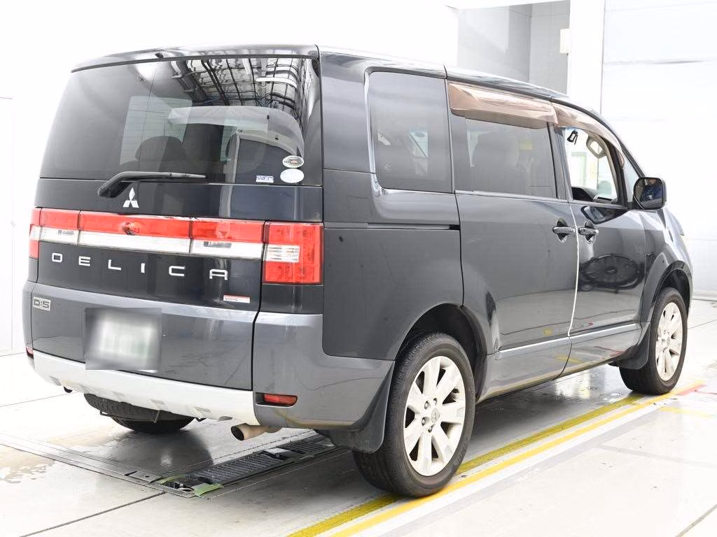 MITSUBISHI DELICA D:5