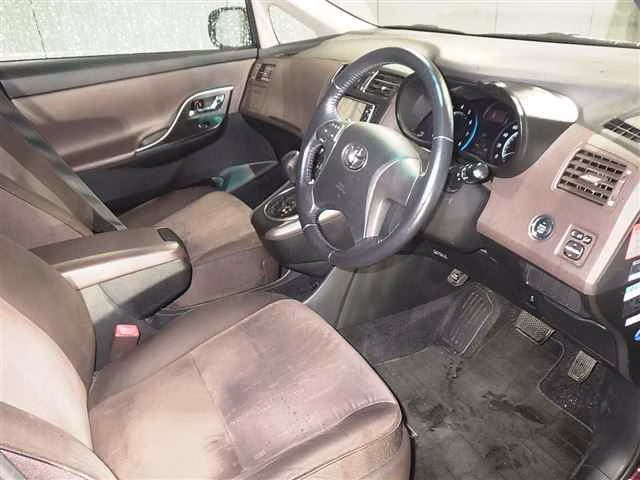 TOYOTA MARK X ZIO