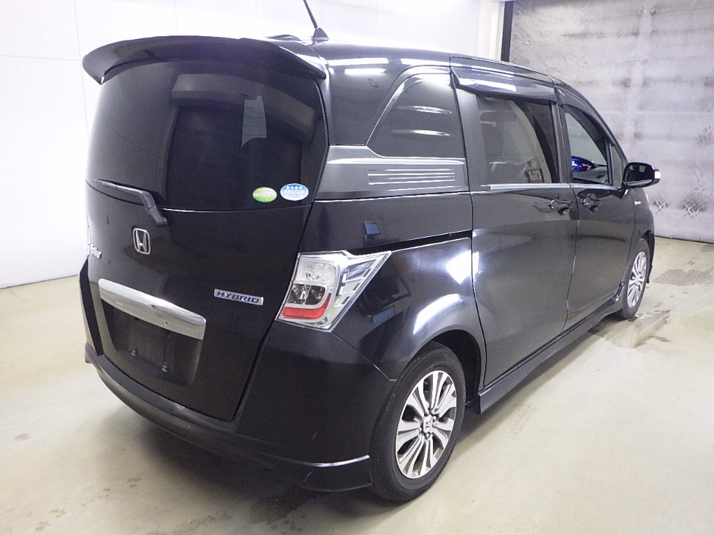 HONDA FREED SPIKE