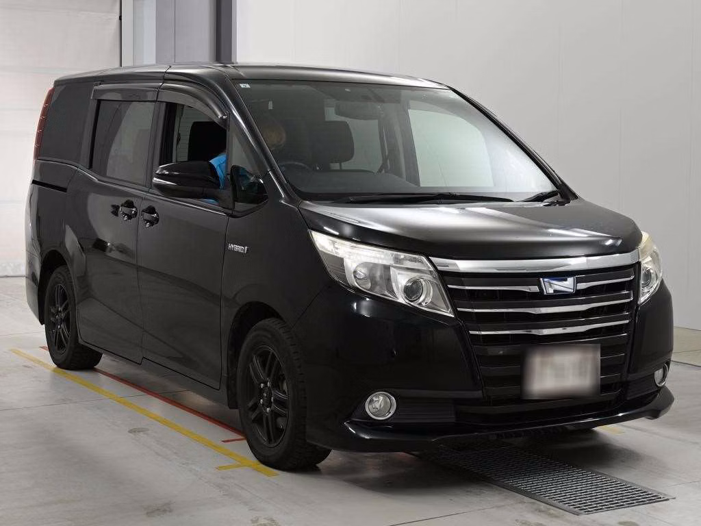 TOYOTA NOAH