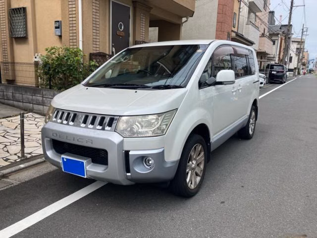 Mitsubishi Delica D:5