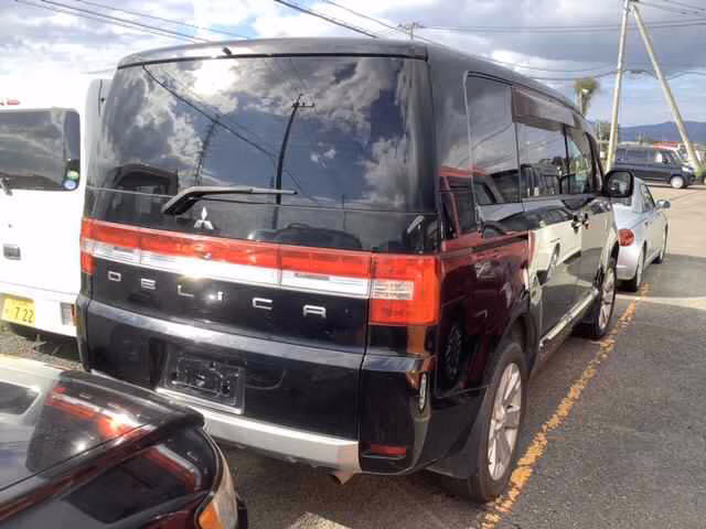 MITSUBISHI DELICA D:5